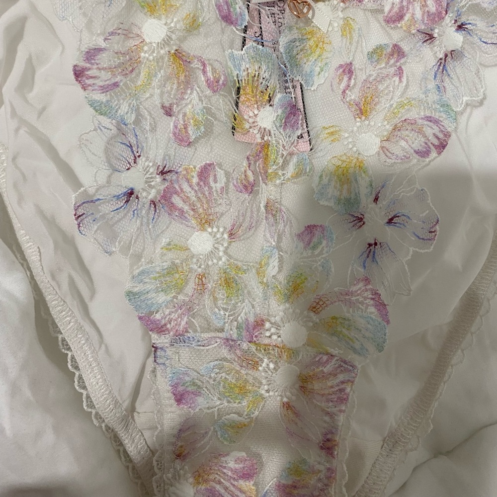 Nwt vs bikini M